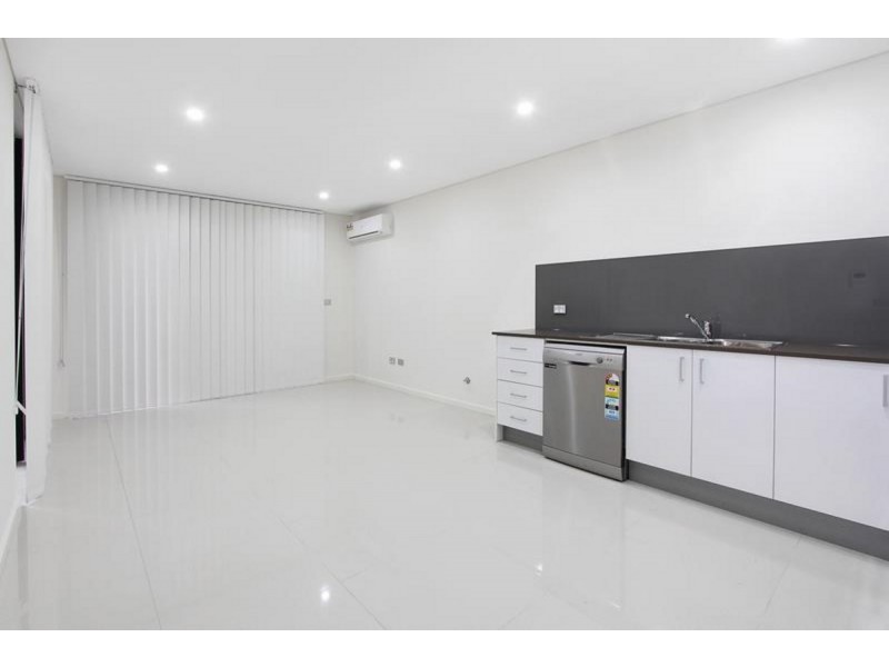 2/232 Targo Road, Toongabbie NSW 2146